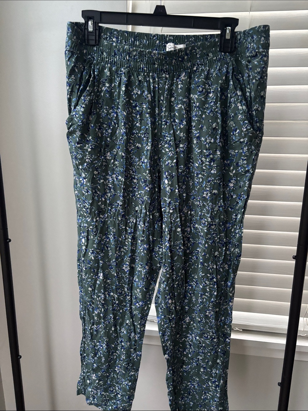 Jessica Simpson Olive Green Floral Cropped Pants